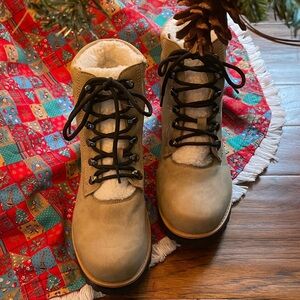 Womens fleece lined suede boots. Size 8